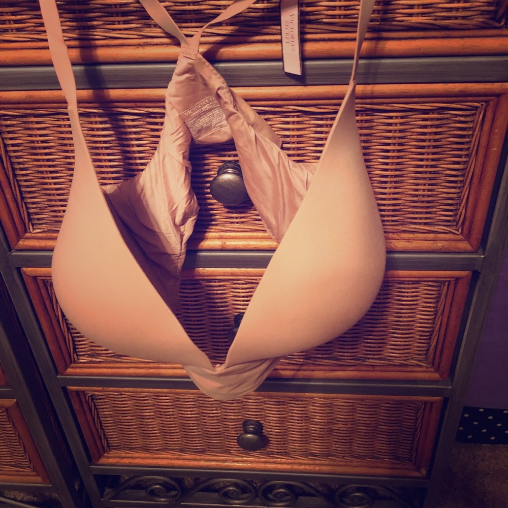NWT 38 DD Victoria’s Secret bra, beige.